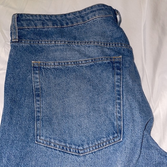 COPY - Woman’s Denim Loose Straight Size 18 - Picture 5 of 7